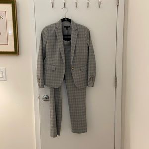 Ann Taylor petite suit. Blazer side 0P and pants size 2P
